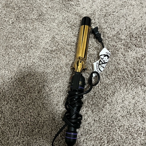 NWOT - hot tools 1 1/4 in iron - Picture 1 of 4